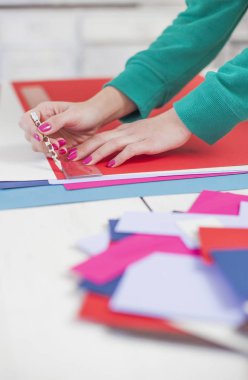 kadın olmak scrapbook kağıtları masaya