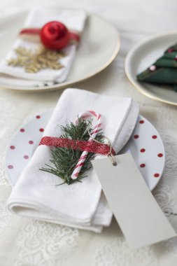 Noel tablo ayarını Noel dekorasyonu ile