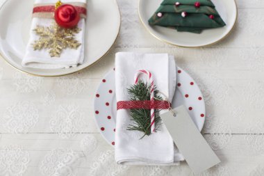 Noel tablo ayarını Noel dekorasyonu ile