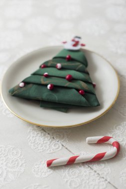 Noel tablo ayarını Noel dekorasyonu ile