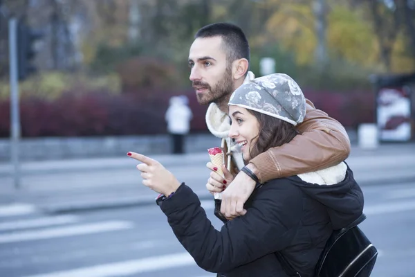 Young couple in love in the city walks — Stock Photo, Image