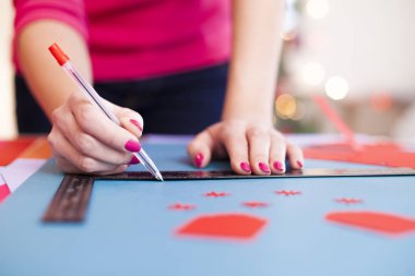 kadın olmak scrapbook kağıtları masaya