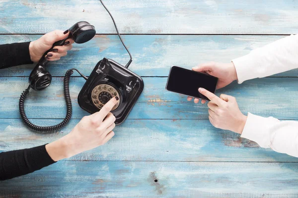 Velhos e novos telefones — Fotografia de Stock