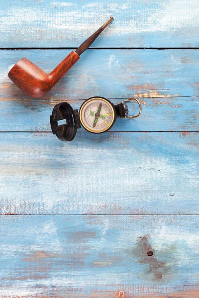 Smoke pipe glasses and compass — Stock Photo, Image