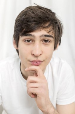 Düşünme genç adam