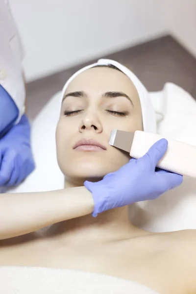 Ultrasound cavitation, face skin cleansing — Stock Photo, Image