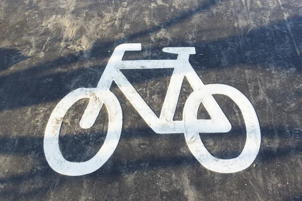 Símbolo de bicicleta en la calle —  Fotos de Stock