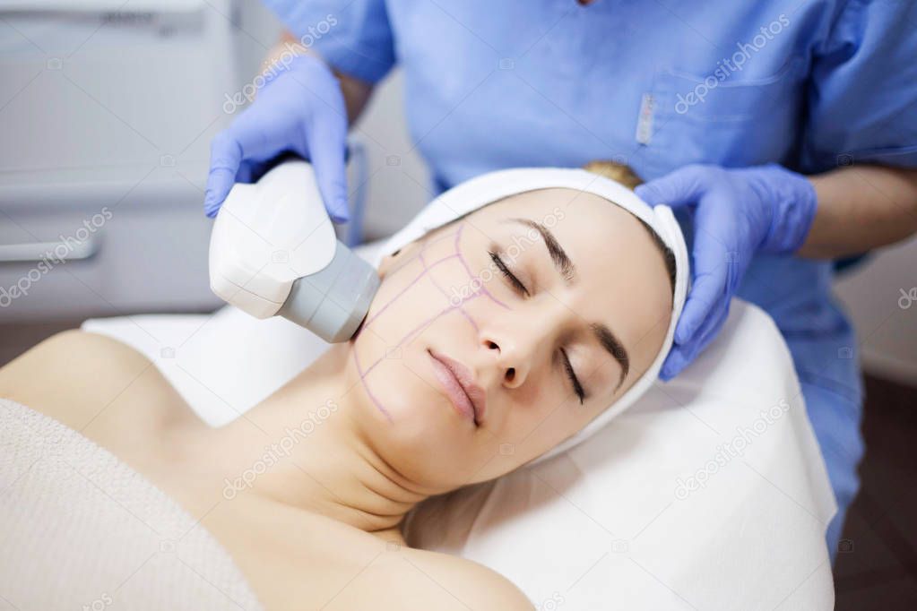 Cosmetic treatments for the skin in the beauty salon