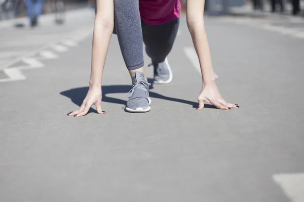 Una joven sobre recreación y jogging — Foto de Stock