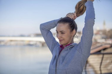 Rekreasyon ve koşu genç kadın