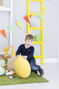 Paskalya çocuk evde oynamak