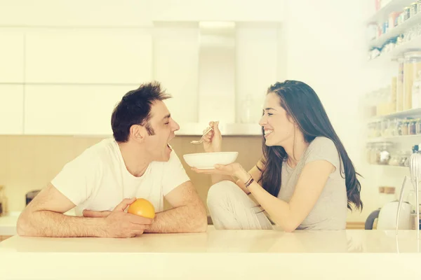 Pareja desayunando sano —  Fotos de Stock