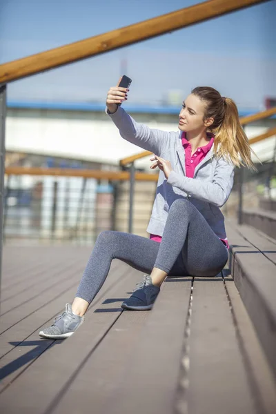 A young woman on recreation and jogging — Stock Photo, Image