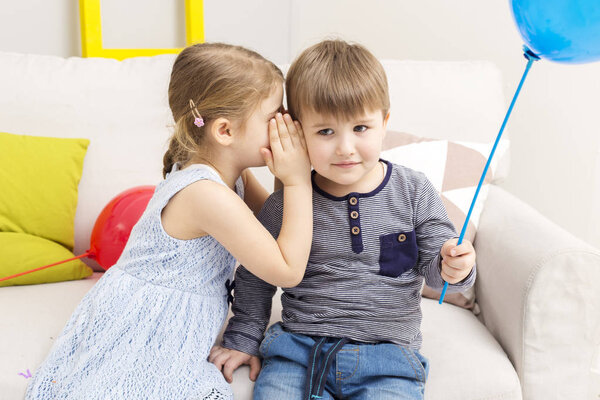 Свистели, девочки и мальчики
