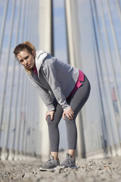 Eine junge Frau auf Erholung und Joggen — Stockfoto