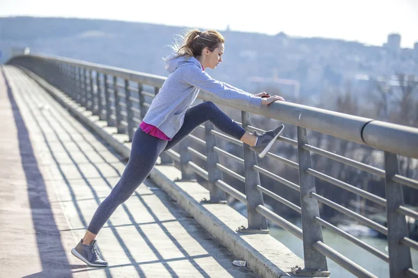 レクリエーションやジョギングの若い女性 — ストック写真