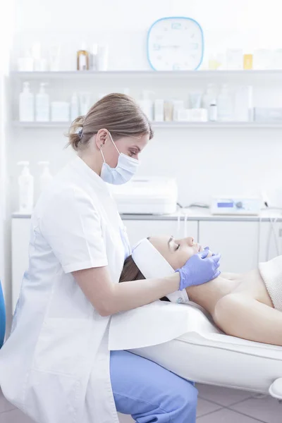 Face Skin massage — Stock Photo, Image