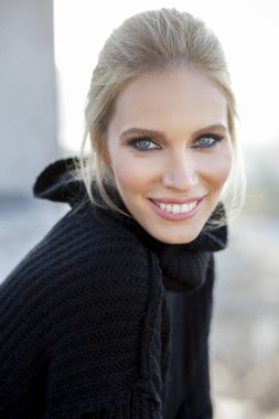 Mavi saç photog güzel bir orta yaşlı bayan portresi