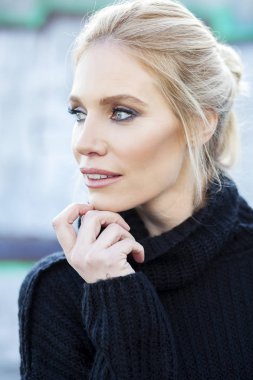 Mavi saç photog güzel bir orta yaşlı bayan portresi