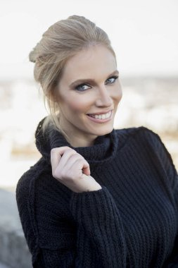 Mavi saç photog güzel bir orta yaşlı bayan portresi