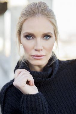 Mavi saç photog güzel bir orta yaşlı bayan portresi