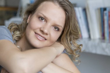 Güzel yound sarışın kadın closeup