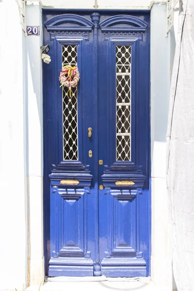 Porta de madeira vintage na aldeia da Grécia — Fotografia de Stock