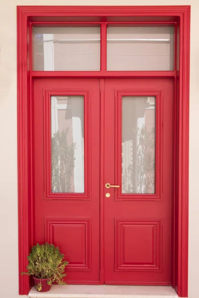 Porte en bois vintage dans le village de Grèce — Photo