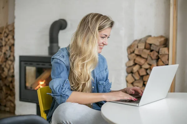 Young Beautiful Woman Works Computer Home Laptop White Desk Freelancer — Stock Photo, Image