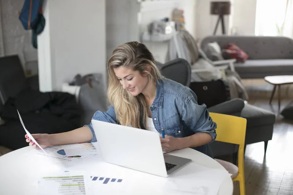 Young Beautiful Woman Works Computer Home Laptop White Desk Freelancer — Stock Photo, Image