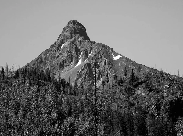 Robustní horský vrchol — Stock fotografie