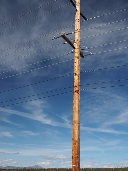 Strommast im ländlichen Raum — Stockfoto