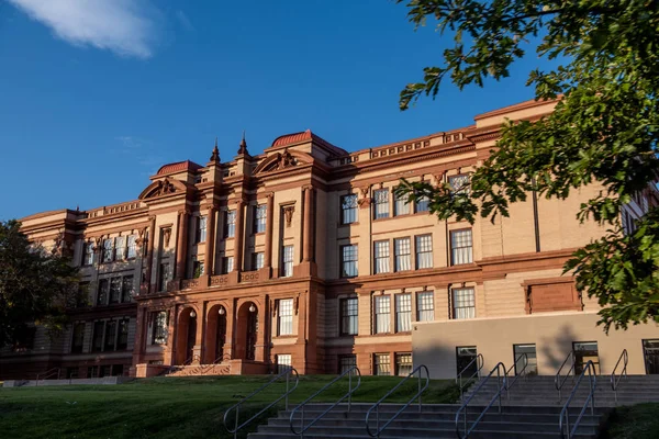 Denver 'ın tarihi Kuzey Lisesi manzarası 1883' te tamamlandı..