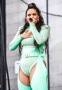 Chicago, Illinois / ABD - 4 Ağustos 2019 Pazar günü İspanyol flamenko yıldızı Rosalia, Grant Park, Chicago 'daki Lollapalooza müzik festivalinde sahne aldı..