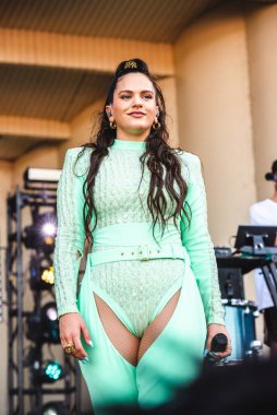 Chicago, Illinois / ABD - 4 Ağustos 2019 Pazar günü İspanyol flamenko yıldızı Rosalia, Grant Park, Chicago 'daki Lollapalooza müzik festivalinde sahne aldı..
