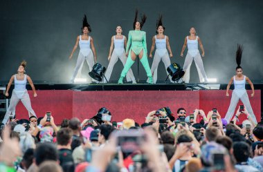 Chicago, Illinois / ABD - 4 Ağustos 2019 Pazar günü İspanyol flamenko yıldızı Rosalia, Grant Park, Chicago 'daki Lollapalooza müzik festivalinde sahne aldı..