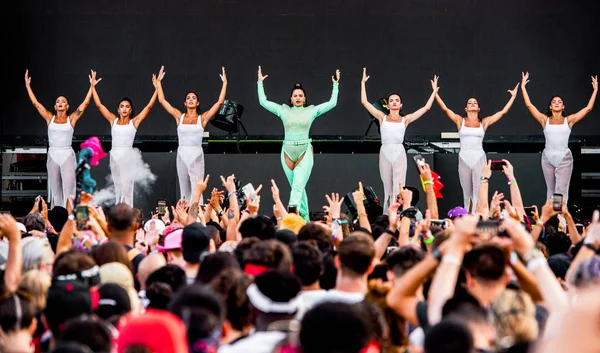 Chicago, Illinois / ABD - 4 Ağustos 2019 Pazar günü İspanyol flamenko yıldızı Rosalia, Grant Park, Chicago 'daki Lollapalooza müzik festivalinde sahne aldı..