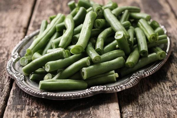 Bunch of freshly picked green beans on a wooden surface. — Stock Photo, Image