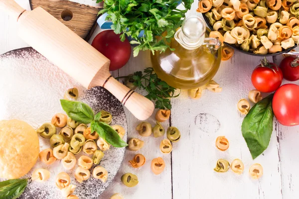 Making fresh rainbow italian tortellini with organic produce. — Stock Photo, Image