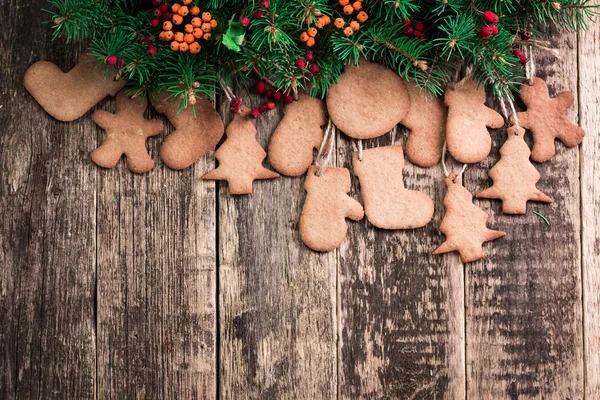 Christmas wooden background with fir tree,Gingerbread Cookies and holiday decor — Stock Photo, Image