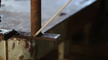 Yanıp söner ve çok fazla iş Kaynak kıvılcım