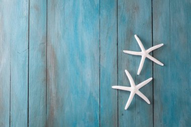 Yaz arka plan mavi arka plan, tatil kartı üzerinde deniz yıldızı ile