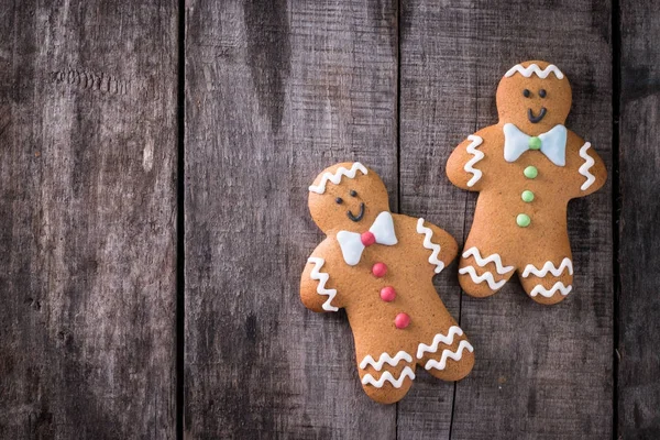 Natale fatti in casa biscotti di pan di zenzero sulla tavola, concetto di sfondo di Natale — Foto Stock