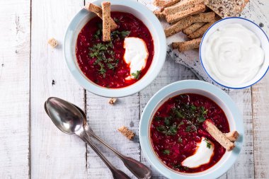 Pancar çorbası. Geleneksel Ukraynalı Rus Polonyalı pancar çorbası.