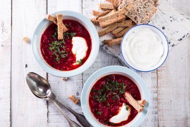 Pancar çorbası. Geleneksel Ukraynalı Rus Polonyalı pancar çorbası.