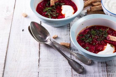 Pancar çorbası. Geleneksel Ukraynalı Rus Polonyalı pancar çorbası.