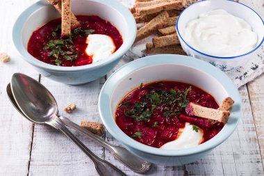 Pancar çorbası. Geleneksel Ukraynalı Rus Polonyalı pancar çorbası.