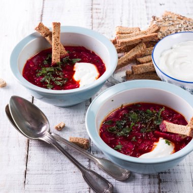 Pancar çorbası. Geleneksel Ukraynalı Rus Polonyalı pancar çorbası.