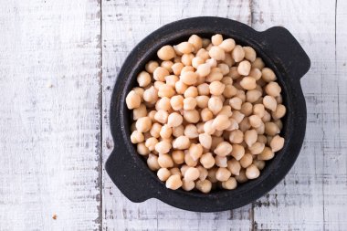 Nohut bir kupa. Nohut besleyici yiyecek var. Sağlıklı ve vejetaryen gıda.