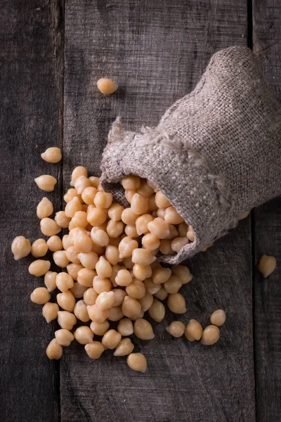 Chickpeas on a bowl. Chickpeas is nutritious food. Healthy and vegetarian food. — Stock Photo, Image